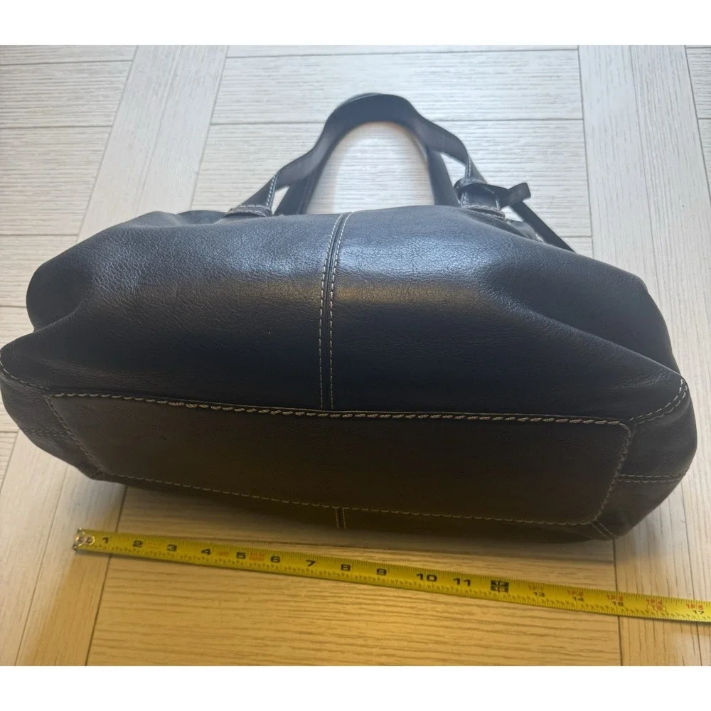 MichaelKors Black Leather Shoulder Bag W/Contrast Stitching,Zip Close. 16